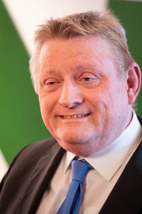 Verleihung des Staatspreis 2023 des Landes Nordrhein-Westfalen an die Bundeskanzlerin a.D. Aktuell, 16.05.2023, Koeln, Hermann Groehe auf dem Roten Teppich zur Verleihung des Staatspreis 2023 des Landes Nordrhein-Westfalen an die Bundeskanzlerin a.D. in der Flora in Koeln Koeln Nordrhein-Westfalen Deutschland