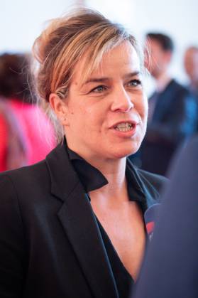 Verleihung des Staatspreis 2023 des Landes Nordrhein-Westfalen an die Bundeskanzlerin a.D. Aktuell, 16.05.2023, Koeln, Ministerin fuer Wirtschaft, Industrie, Klimaschutz und Energie von Nordrhein Westfalen (Wirtschaftsministerin) Mona Neubaur auf dem Roten Teppich zur Verleihung des Staatspreis 2023 des Landes Nordrhein-Westfalen an die Bundeskanzlerin a.D. in der Flora in Koeln Koeln Nordrhein-Westfalen Deutschland