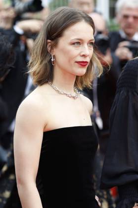 Paula Beer bei der Opening Ceremony mit der Premiere des Kinofilms Jeanne du Barry auf dem Festival de Cannes 2023 76. Internationale Filmfestspiele von Cannes im Palais des Festivals. Cannes, 16.05.2023