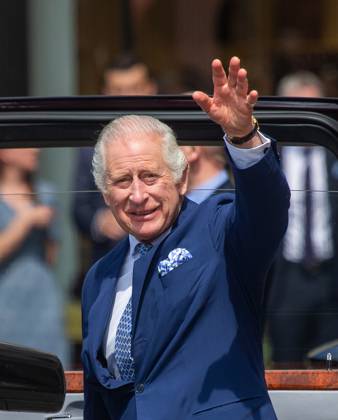 May 17, 2023, London, England, United Kingdom: King CHARLES III is seen in Covent Garden during a visit to St Paulâ€⠢s Church, Apple Market and Royal Opera House Arcade. London United Kingdom - ZUMAs262 20230517_zip_s262_015 Copyright: xTayfunxSalcix