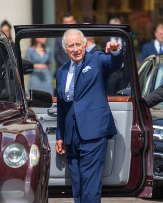 May 17, 2023, London, England, United Kingdom: King CHARLES III is seen in Covent Garden during a visit to St Paulâ€⠢s Church, Apple Market and Royal Opera House Arcade. London United Kingdom - ZUMAs262 20230517_zip_s262_021 Copyright: xTayfunxSalcix