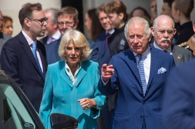 May 17, 2023, London, England, United Kingdom: King CHARLES III and Queen CAMILLA are seen in Covent Garden during a visit to St Paulâ€⠢s Church, Apple Market and Royal Opera House Arcade. London United Kingdom - ZUMAs262 20230517_zip_s262_024 Copyright: xTayfunxSalcix