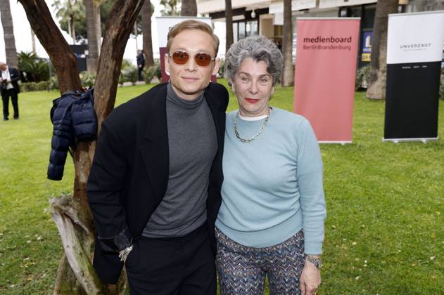 Bilder des Jahres 2023, Entertainment 05 Mai Entertainment Themen der Woche KW20 Entertainment Bilder des Tages Matthias Schweighöfer und Kirsten Niehuus beim German Films und Medienboard Empfang 2023 im Garten des Hotels Mondrian Cannes auf dem Festival de Cannes 2023 76. Internationale Filmfestspiele von Cannes. Cannes, 20.05.2023