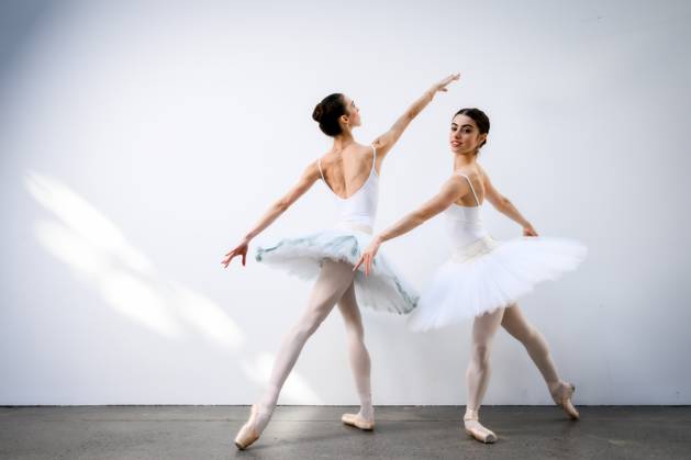 Entertainment Themen der Woche KW20 Entertainment Bilder des Tages THE AUSTRALIAN BALLET DANCER AWARD WINNER, Isobelle Dashwood (winner of the Telstra Peoples Choice Award) and Lilla Harvey (Winner of the Telstra Rising Star Award) pose for a portrait the morning after the 2023 Telstra Ballet Dancer Awards at Carriageworks, in Sydney, Sunday, May 21, 2023. ( NO ARCHIVING, EDITORIAL USE ONLY, NO USE IN BOOKS WITHOUT CONSENT SYDNEY NEW SOUTH WALES AUSTRALIA  Copyright: xJAMESxGOURLEYx 20230521001801126714