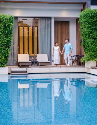 Luxury 5 star hotel pool in Asia A couple of men and women on vacation at a luxury hotel resort, Luxury 5 star hotel pool in Asia. A couple of men and women on vacation at a luxury hotel resort, caucasian men and Thai women by the pool ,model released, Symbolfoto Copyright: xZoonar.com FokkexBaarssenx 19978046 ,model released, Symbolfoto ,property released