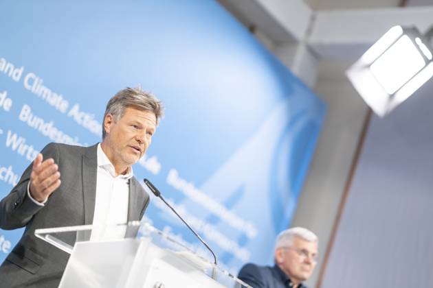 Pressestatement Energiestrompreis im Bundeswirtschaftsministerium Jörg Hofmann, Erster Vorsitzender Gewerkschaft IG Metall, mit Robert Habeck, Bundeswirtschaftsminister (links);Pressestatement Energiestrompreis im Bundeswirtschaftsministerium Jörg Hofmann, Erster Vorsitzender Gewerkschaft IG Metall, mit Robert Habeck, Bundeswirtschaftsminister (links), Berlin Berlin Deutschland BMWK