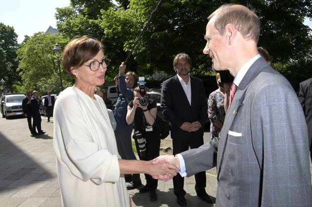 Bettina Stark-Watzinger und Prinz Edward beim Besuch der Schule am Schillerpark im Rahmen der Verleihung des Duke Award im Wedding. Berlin, 22.05.2023