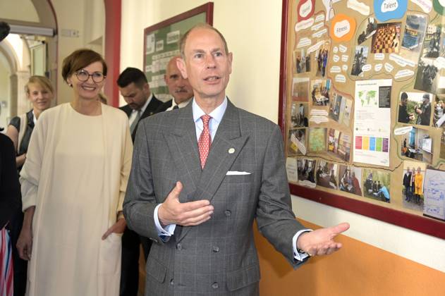 Bettina Stark-Watzinger und Prinz Edward beim Besuch der Schule am Schillerpark im Rahmen der Verleihung des Duke Award im Wedding. Berlin, 22.05.2023