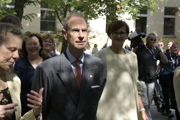 Prinz Edward und Bettina Stark-Watzinger beim Besuch der Schule am Schillerpark im Rahmen der Verleihung des Duke Award im Wedding. Berlin, 22.05.2023