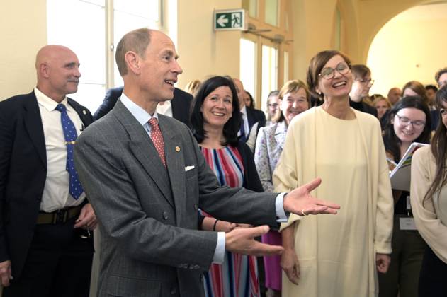 Prinz Edward, Katharina Günther-Wünsch und Bettina Stark-Watzinger beim Besuch der Schule am Schillerpark im Rahmen der Verleihung des Duke Award im Wedding. Berlin, 22.05.2023