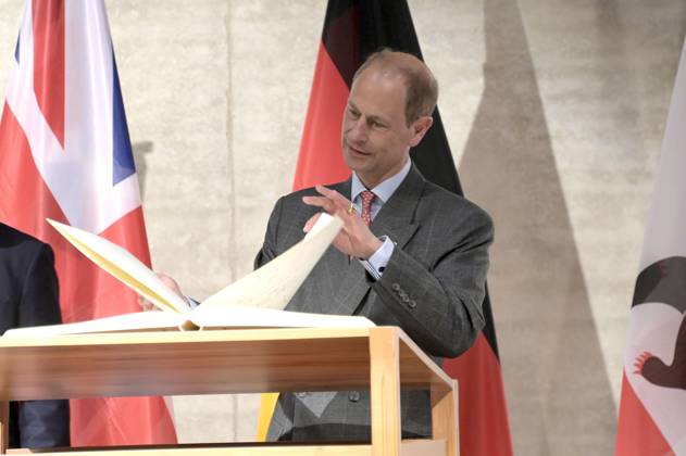 Prinz Edward bei der Eintragung ins Goldene Buch von Berlin und der Verleihung des The Duke of Edinburgh™s International Award in Deutschland in der James-Simon-Galerie. Berlin, 22.05.2023