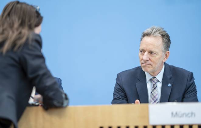 Bundespressekonferenz in Berlin - Vorstellung der Zahlen kindlicher Gewaltopfer Auswertung der Polizeilichen Kriminalstatistik 2022 - Holger Münch, Präsident Bundeskriminalamt BKA;Bundespressekonferenz in Berlin - Vorstellung der Zahlen kindlicher Gewaltopfer Auswertung der Polizeilichen Kriminalstatistik 2022 - Holger Münch, Präsident Bundeskriminalamt BKA, Berlin Berlin Deutschland Haus der Bundespressekonferenz
