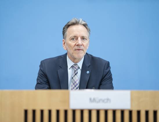 Bundespressekonferenz in Berlin - Vorstellung der Zahlen kindlicher Gewaltopfer Auswertung der Polizeilichen Kriminalstatistik 2022 - Holger Münch, Präsident Bundeskriminalamt BKA;Bundespressekonferenz in Berlin - Vorstellung der Zahlen kindlicher Gewaltopfer Auswertung der Polizeilichen Kriminalstatistik 2022 - Holger Münch, Präsident Bundeskriminalamt BKA, Berlin Berlin Deutschland Haus der Bundespressekonferenz
