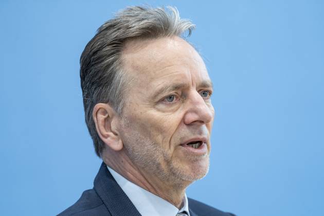 Bundespressekonferenz in Berlin - Vorstellung der Zahlen kindlicher Gewaltopfer Auswertung der Polizeilichen Kriminalstatistik 2022 - Holger Münch, Präsident Bundeskriminalamt BKA;Bundespressekonferenz in Berlin - Vorstellung der Zahlen kindlicher Gewaltopfer Auswertung der Polizeilichen Kriminalstatistik 2022 - Holger Münch, Präsident Bundeskriminalamt BKA, Berlin Berlin Deutschland Haus der Bundespressekonferenz