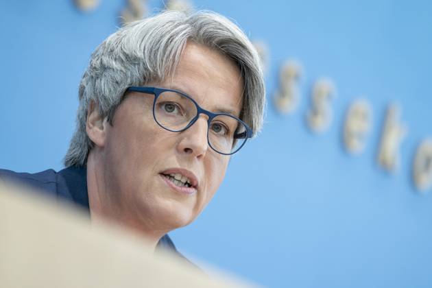 Bundespressekonferenz in Berlin - Vorstellung der Zahlen kindlicher Gewaltopfer Auswertung der Polizeilichen Kriminalstatistik 2022 - Kerstin Claus, Unabhängige Beauftragte für Fragen des sexuellen Kindesmissbrauchs UBSKM;Bundespressekonferenz in Berlin - Vorstellung der Zahlen kindlicher Gewaltopfer Auswertung der Polizeilichen Kriminalstatistik 2022 - Kerstin Claus, Unabhängige Beauftragte für Fragen des sexuellen Kindesmissbrauchs UBSKM, Berlin Berlin Deutschland Haus der Bundespressekonferenz
