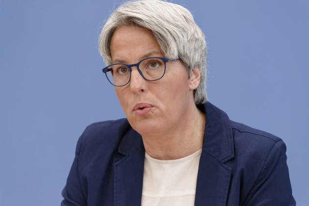 Zahlen kindlicher Gewaltopfer vorgestellt 2023-05-23 - Deutschland, Berlin - Bundespressekonferenz: Vorstellung der Zahlen kindlicher Gewaltopfer - Auswertung der Polizeilichen Kriminalstatistik 2022. Im Bild Kerstin Claus, Unabhängige Beauftragte für Fragen des sexuellen Kindesmissbrauchs (UBSKM).