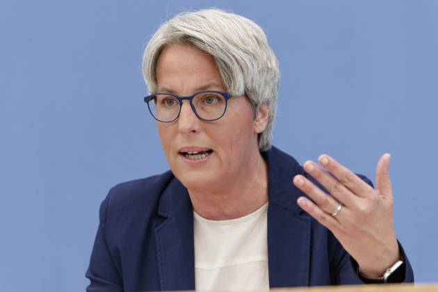 Zahlen kindlicher Gewaltopfer vorgestellt 2023-05-23 - Deutschland, Berlin - Bundespressekonferenz: Vorstellung der Zahlen kindlicher Gewaltopfer - Auswertung der Polizeilichen Kriminalstatistik 2022. Im Bild Kerstin Claus, Unabhängige Beauftragte für Fragen des sexuellen Kindesmissbrauchs (UBSKM).