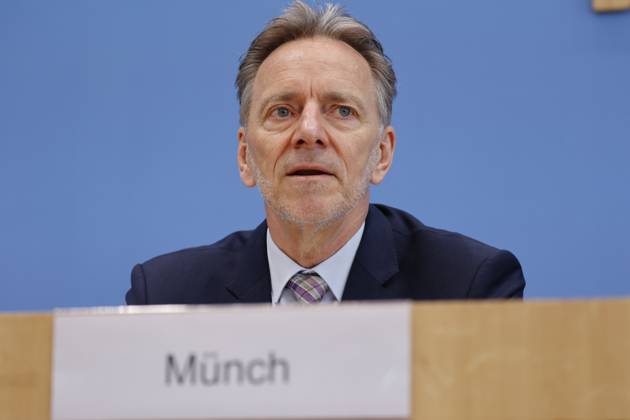Holger Münch, Präsident des Bundeskriminalamtes (BKA), Deutschland, Berlin, Bundespressekonferenz, Thema: Vorstellung der Zahlen kindlicher Gewaltopfer – Auswertung der Polizeilichen Kriminalstatistik 2022