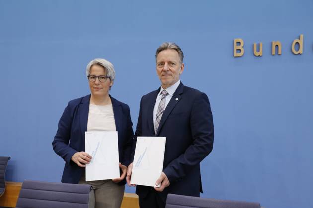 Holger Münch, Präsident des Bundeskriminalamtes (BKA), Deutschland, Berlin, Bundespressekonferenz, Thema: Vorstellung der Zahlen kindlicher Gewaltopfer – Auswertung der Polizeilichen Kriminalstatistik 2022
