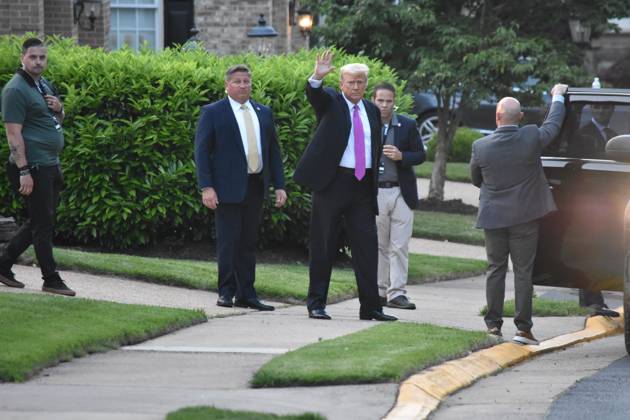 May 25, 2023, Sterling, Virginia, United States: Former President of the United States Donald J. Trump waves to of UNF News prior to getting in his suburban. After 7:30 PM Eastern Time, Thursday evening, Former U.S. President Donald J. Trump departed a rest overnight en route Trump National Golf Club Washington DC in Virginia for a dinner with Boris Johnson at the golf club. Boris Johnson served as Prime Minister of the United Kingdom and Leader of the Conservative Party from 2019 to 2022. Sterling United States - ZUMAs197 20230525_zaa_s197_230 Copyright: xKylexMazzax