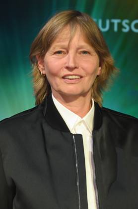 Kamerafrau Bella Halben bekam den Ehrenpreis bei der Verleihung des 33. deutschen Kamerapreis, die renommierteste Auszeichnung für Kameraleute und Editor*innen