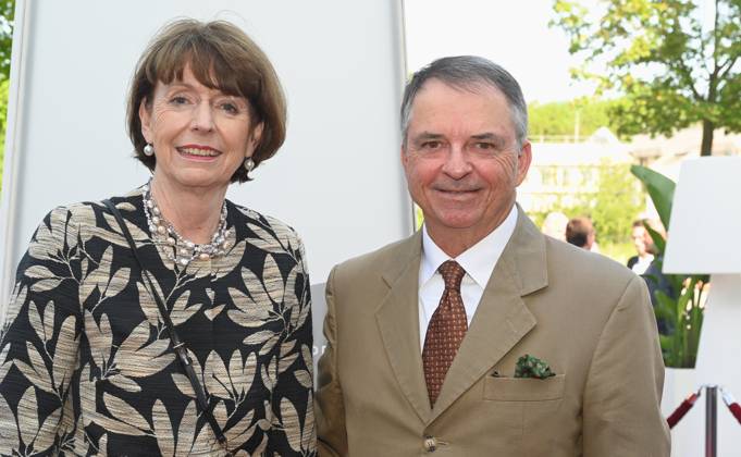 Oberbürgermeisterin der Stadt Köln Henriette Reker und ihr Ehemann Perry Somers kommt zur Verleihung des 33. deutschen Kamerapreis, die renommierteste Auszeichnung für Kameraleute und Editor*innen