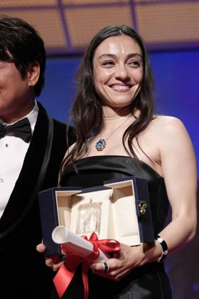 76e Festival International du Film de Cannes. 76th International Cannes Film Festival. Ceremonie de cloture. 75th International Cannes Film Festival. Closing ceremony. Prix d interpretation feminine 292723 2022-05-27 Cannes France Dizdar, Merve  Copyright: xSergexArnalx xStarfacex STAR_292723_008