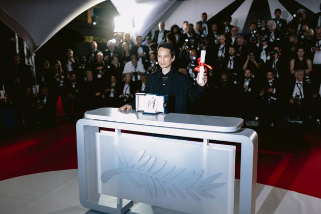 76e Festival International du Film de Cannes. Photocall des laureats. 76th International Cannes Film Festival. Photocall with winners. prix de la mise scene: la Passion de Dodin Bouffant 292722 2023-05-27 Cannes France Tran Anh Hung  Copyright: xTerencexBaelenx STAR_292722_006