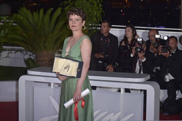 Flora Anna Buda holds The Short Film Palme d or Award during the Palme D Or winners photocall at the 76th annual Cannes film festival at Palais des Festivals on Saturday, May 27, 2023 in Cannes, France.  CAN20230527201 RoccoxSpaziani