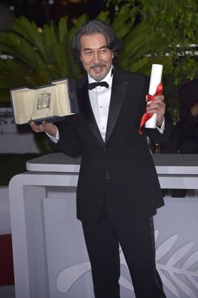 KÅji Yakusho holds the Best Actor Award for Perfect Days during the Palme D Or winners photocall at the 76th annual Cannes film festival at Palais des Festivals on Saturday, May 27, 2023 in Cannes, France.  CAN20230527243 RoccoxSpaziani