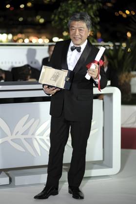Hirokazu Koreeda mit der Queer Palm für Monster beim Photocall mit den Preisträgern auf dem Festival de Cannes 2023 76. Internationale Filmfestspiele von Cannes am Palais des Festivals. Cannes, 27.05.2023