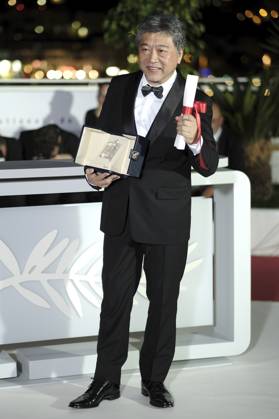 Hirokazu Koreeda mit der Queer Palm für Monster beim Photocall mit den Preisträgern auf dem Festival de Cannes 2023 76. Internationale Filmfestspiele von Cannes am Palais des Festivals. Cannes, 27.05.2023