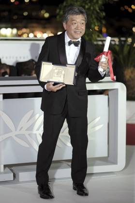 Hirokazu Koreeda mit der Queer Palm für Monster beim Photocall mit den Preisträgern auf dem Festival de Cannes 2023 76. Internationale Filmfestspiele von Cannes am Palais des Festivals. Cannes, 27.05.2023