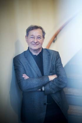 STOCKHOLM 20131127 Hungarian author Peter Nadas in Sweden to talk about his trilogy Parallel Stories STOCKHOLM SWEDEN x11370x  Copyright: xVilhelmxStokstadx xTTx PETER NÃ?DAS