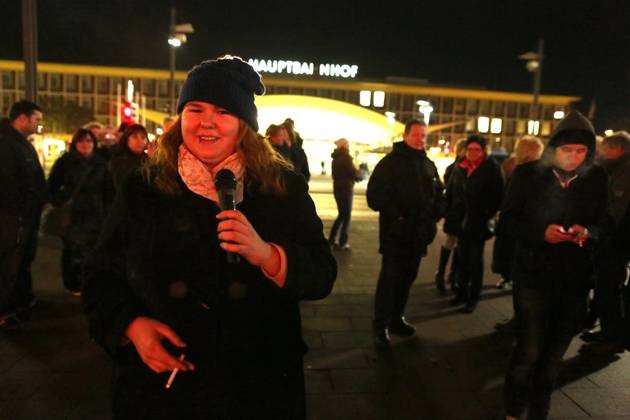 Raucherdemo Demonstration von Nikotinsüchtigen gegen das Rauchverbot in der Gastronomie unter dem Motto: Das Bermudadreieck bleibt verraucht! vom BO-Hauptbahnhof ins Bermudadreieck
