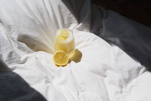 A closeup of a lemon juice with lemons on the bed *** einer closeupe des einer Zitrone Saft mit Zitronen am der Bett 4983789 RECORD DATE NOT STATED
