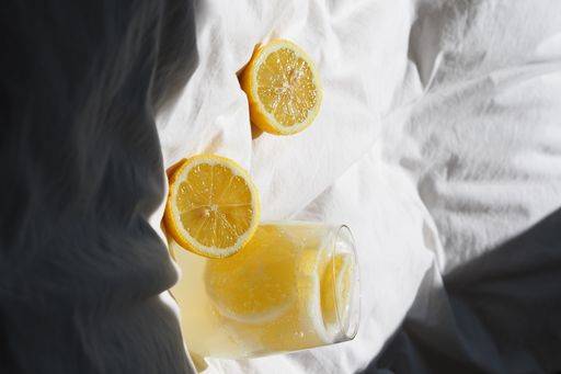 A closeup of a lemon juice with lemons on the bed *** einer closeupe des einer Zitrone Saft mit Zitronen am der Bett 4983823 RECORD DATE NOT STATED