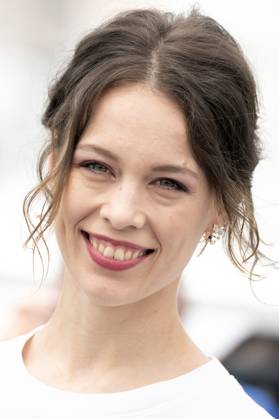 Cannes - Un Certain Regard Photocall Paula Beer attends the photocall for the Un Certain Regard jury at the 76th annual Cannes film festival at Palais des Festivals on May 17, 2023 in Cannes, France. Photo by David Niviere ABACAPRESS.COM CANNES France Copyright: xNivierexDavid ABACAPRESS.COMx 853245_045 NivierexDavid ABACAPRESS.COMx 853245_045