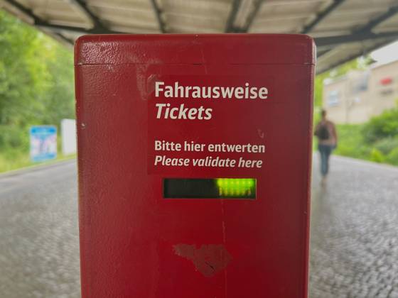 Fahrscheinentwerter auf dem Bahnhof Copyright: xmix1x