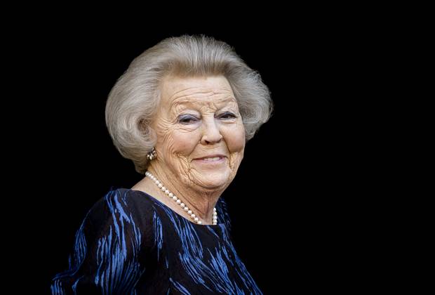 Niederlande, Verleihung der Zilveren Anjer in Amsterdam AMSTERDAM - Princess Beatrix arrives at the Royal Palace for the presentation of the Silver Carnations. This year the Silver Carnations were awarded to Trudy and Willem van Riemsdijk, Wesley Sekewael and Eef Arnolds. ANP KOEN VAN WEEL netherlands out - belgium out  Copyright: xx x471199793x originalFilename: 471199793.jpg