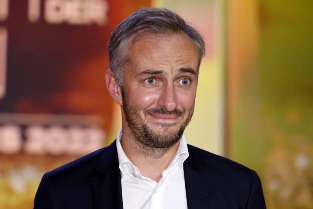 Moderator Jan Böhmermann, Preisträger in der Kategorie Bestes Buch Unterhaltung, bei der Verleihung des Deutschen Fernsehpreises bei Die Nacht der Kreativen - Der Deutsche Fernsehpreis 2022. Köln, 13.09.2022 NRW Deutschland Copyright: xChristophxHardtx