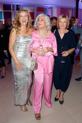 Party - Bertelsmann Katja Burkard, Birgit Schrowange und Ilka Eßmüller bei der Bertelsmann Party 2023 in der Bertelsmann Hauptstadtrepräsentanz am 15.06.2023 in Berlin. Copyright: xEventpressxKochanx