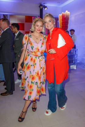 Party - Bertelsmann Ruth Moschner und Inka Bause bei der Bertelsmann Party 2023 in der Bertelsmann Hauptstadtrepräsentanz am 15.06.2023 in Berlin. Copyright: xEventpressxKochanx