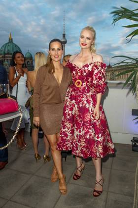 Party - Bertelsmann Charlotte Würdig und Franziska Knuppe bei der Bertelsmann Party 2023 in der Bertelsmann Hauptstadtrepräsentanz am 15.06.2023 in Berlin. Copyright: xEventpressxKochanx
