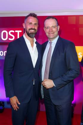 Party - Bertelsmann Jens Spahn mit Ehemann Daniel Funke bei der Bertelsmann Party 2023 in der Bertelsmann Hauptstadtrepräsentanz am 15.06.2023 in Berlin. Copyright: xEventpressxKochanx