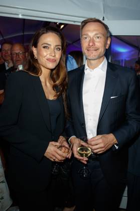 Party - Bertelsmann Christian Lindner mit Ehefrau Franca Lehfeldt bei der Bertelsmann Party 2023 in der Bertelsmann Hauptstadtrepräsentanz am 15.06.2023 in Berlin. Copyright: xEventpressxKochanx