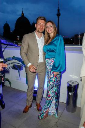 Party - Bertelsmann Philipp Boy mit Ehefrau Vivien Patzig bei der Bertelsmann Party 2023 in der Bertelsmann Hauptstadtrepräsentanz am 15.06.2023 in Berlin. Copyright: xEventpressxKochanx