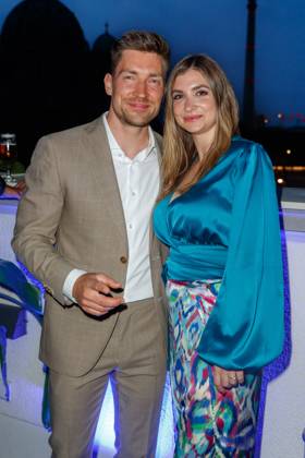 Party - Bertelsmann Philipp Boy mit Ehefrau Vivien Patzig bei der Bertelsmann Party 2023 in der Bertelsmann Hauptstadtrepräsentanz am 15.06.2023 in Berlin. Copyright: xEventpressxKochanx