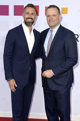 Jens Spahn mit Ehemann Daniel Funke bei der Bertelsmann Party 2023 in der Bertelsmann Repräsentanz Unter den Linden. Berlin, 15.06.2023