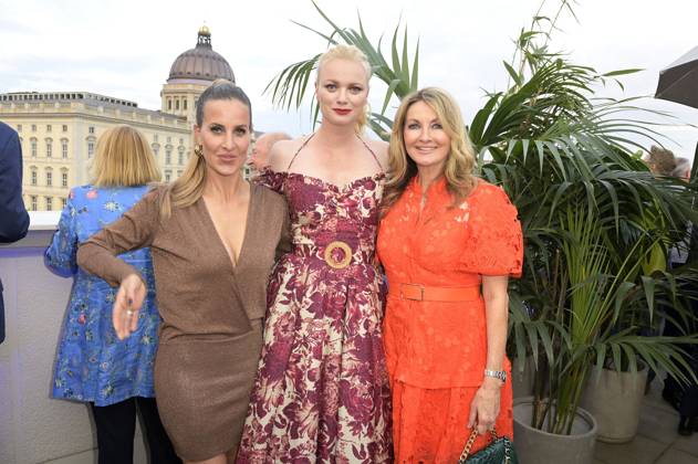 Charlotte Würdig, Franziska Knuppe und Frauke Ludowig bei der Bertelsmann Party 2023 in der Bertelsmann Repräsentanz Unter den Linden. Berlin, 15.06.2023